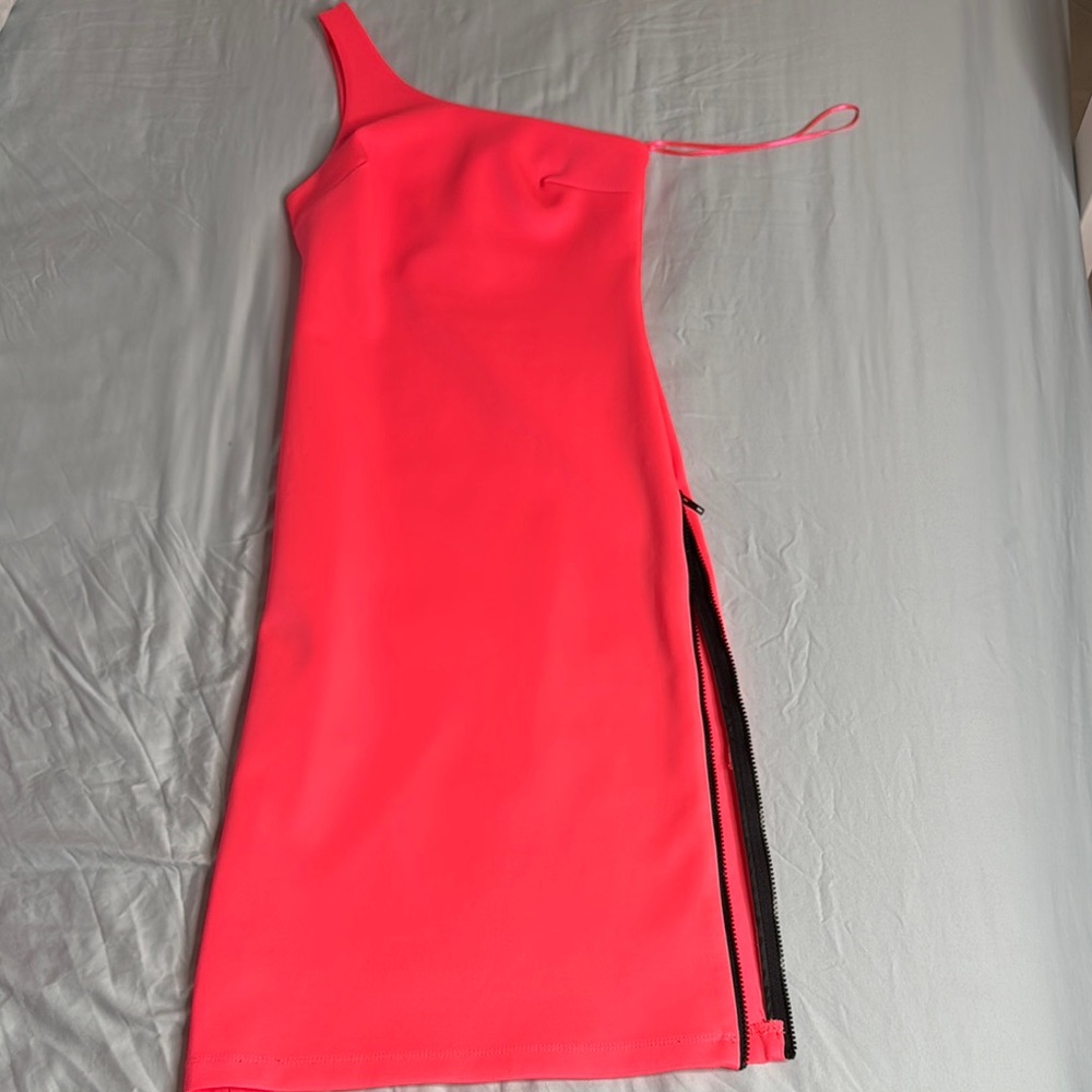 Elegant Pink One-Shoulder Dress